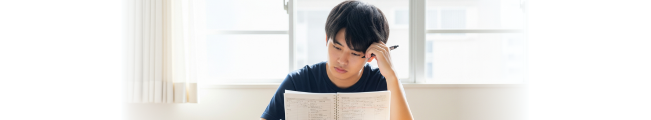 管理に悩む学生のイメージ